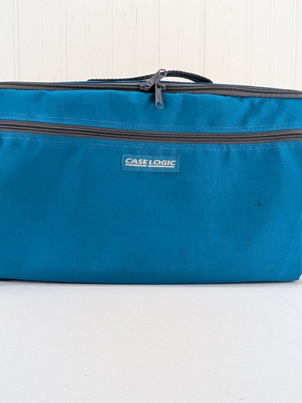 Case Logic Cassette Tape Storage Carrying Case Holds 30 Blue Front Zipper Pouch